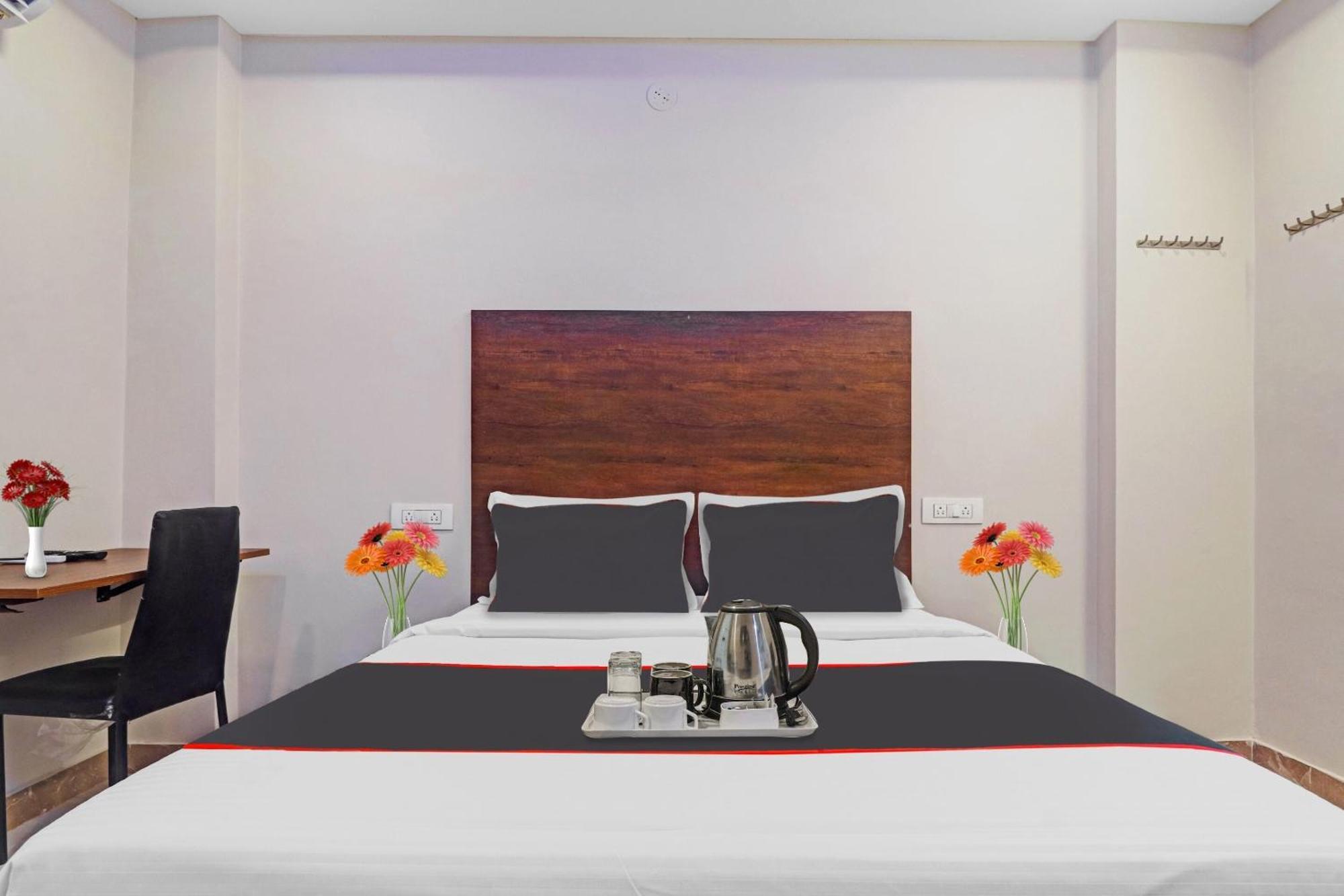 Super Capital O Srinika Inn Gachibowli Esterno foto